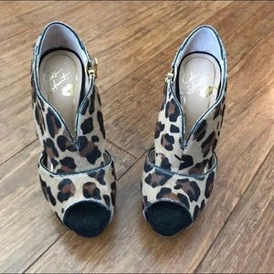 Colin Stuart Leopard Gold Heel Bootie Size 4
